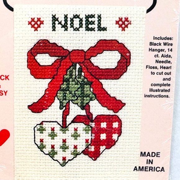 Country Wireworks Noel/Hearts Cross Stitch Kit - Picture 3 of 5